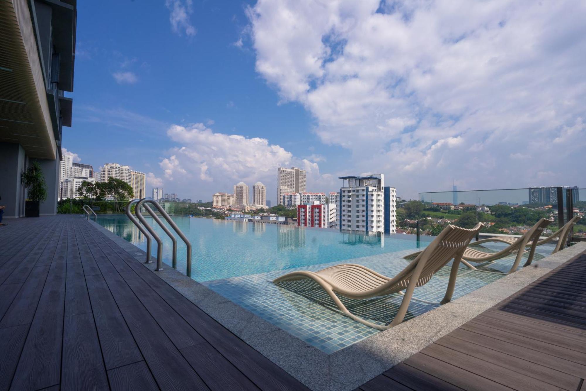 Societe Suites By Ihost Global Куала-Лумпур Экстерьер фото